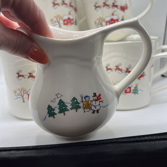 Pfaltzgraff snow village Mugs and creamer sugar Set - Picture 4 of 11